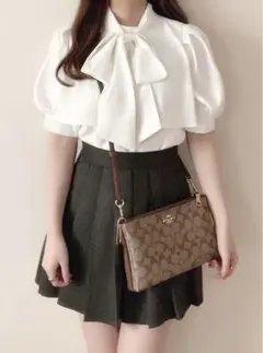 【GRL】ボウタイ付きケープブラウス[tu589] オフホワイト　パフスリーブ