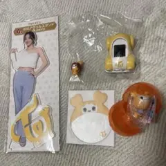 ジヒョ プルバックカー、アクリルスタンド、ストラップ、缶バッジカバー 4点セット