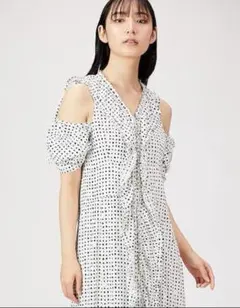 美品【snidel】フリルオーバーワンピース/スナイデル0サイズ 総柄 肩出し