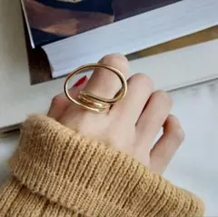 ツイスト フープ デザインリング 指輪 ゴールド