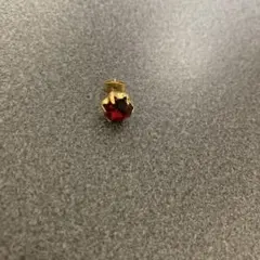 y*0様 赤いストーン スタッドピアス