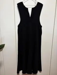 深Vネックのロングジャンパースカート