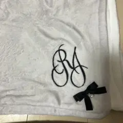 RJ刺繍付きホワイトブランケット