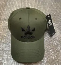 adidas Olive Greenロゴ刺繍 入りキャップ男女用フリーサイㇲ