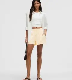 Lululemon High-Rise Short 3.5 ショートパンツのサムネイル
