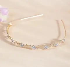 カチューシャ　ヘアアクセサリー ティアラ 結婚式 発表会　イベント　ゴールド
