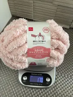 お買得⭐︎ダイソー⭐︎ジャイアントヤーン ピンク 170g ⭐︎少し使用しています。