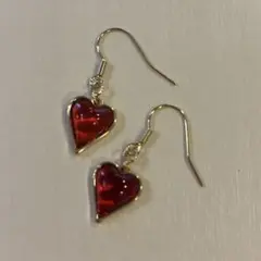 ぷっくり赤ハートピアス