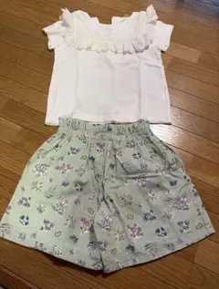 BeBe フリルTシャツと花柄ショートパンツ 130