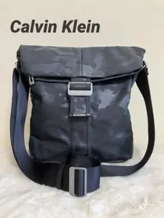 【新品】カルバンクライン　ショルダーバッグ　メッセンジャーバッグ　迷彩　カモフラのサムネイル