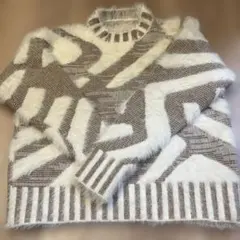 7月ぐらいに買ったセーターです。