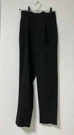 ★未使用★ユニクロ　テーパードパンツ　ブラック