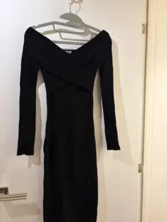 Resexxy オフショルダー黒長袖ワンピース　膝丈