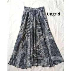 美品　Ungrid　アングリッド　フレアスカート　ペイズリー柄　ボヘミアン　紺のサムネイル