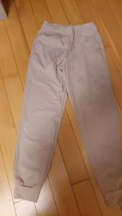 未使用UNIQLOウルトラストレッチアクティブベージュ ジョガーパンツ S