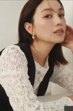 美品カデュネホワイトレース長袖トップス❤︎サイズ38のサムネイル