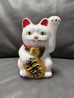 新品 ヴィンテージ手描きの瞳やまつ毛、長いおヒゲが可愛い招き猫