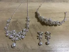 ウエディング　ブライダル　ティアラ　ネックレス　イヤリング