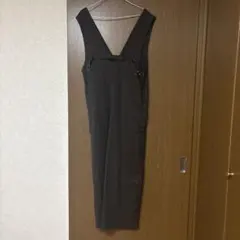 vネックサロペット