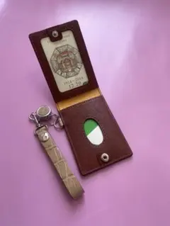 伸縮リール付き３面定期入れ（パスケース）　型押し