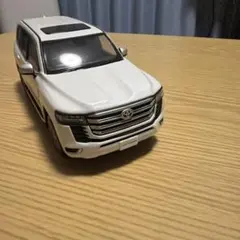 Toyota Land Cruiser ミニカー ホワイト