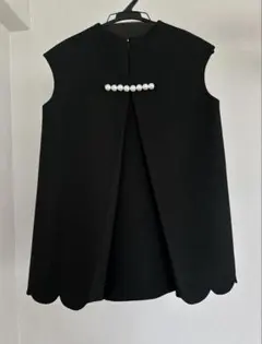 YOKOCHAN 黒のスカラップヘムノースリーブトップス バックパール　新品