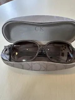 Calvin Klein サングラス ケース付きのサムネイル