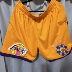 カイカイキキ　Lakers　ハーフパンツ　村上隆　NEWJEANSのサムネイル