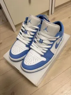Nike Air Jordan 1 Low UNCのサムネイル