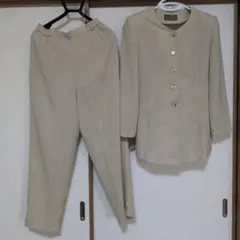 ベージュ ジャケットとパンツのセット サイズ73　13号　クリーニング済み