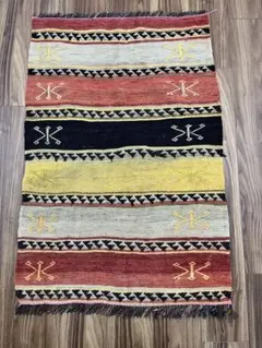 ヴィンテージの風格。トルココンヤ。トライバルラグ