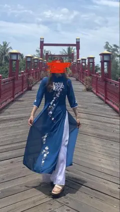 青い刺繍入りアオザイ 上下2点セット