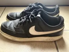 NIKEのスニーカーになります。