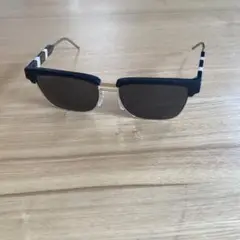 GUCCI スクエア サングラス ブラック/ホワイト