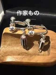 商談中作家ものスワロフスキーと100年前のパーツで作った神秘なイヤリング