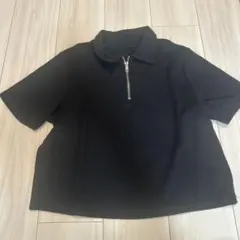 黒いリブ編みショート丈ポロシャツ