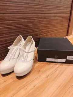 ホワイト ハイヒール・パンプス ストラップ付き