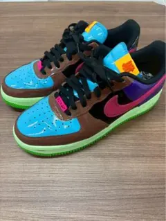 UNDEFEATED × Nike Air Force 1 カラフルスニーカー
