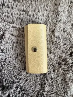 クリーム色 合成皮革 キーケース