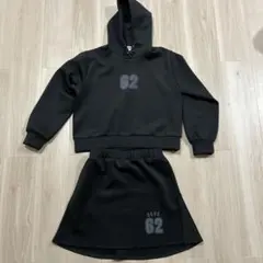 クアルトユナイテッド　フード付きスウェットシャツとスカートセット　ブラック