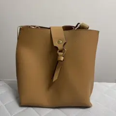 ベージュ シンプル トートバッグ