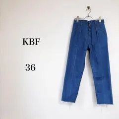 KBF（36）センタープレステーパードデニムパンツ　ブルー　美脚　カットオフのサムネイル