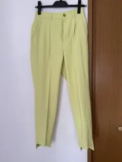 黄緑スリムスラックス