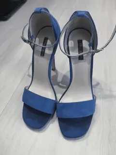 青 スエード風 ストラップ付きヒールサンダル