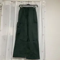 ダークグリーン カーゴパンツ