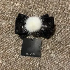 新品コサージュ　ヘアピン　ヘアアクセサリー黒に白いふわふわのボアフォーマル入学式