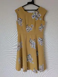 【Noela】【ノエラ】花柄 半袖 ひざ丈ワンピース マスタード