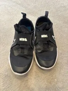 NIKE ブラック スニーカー　21cm