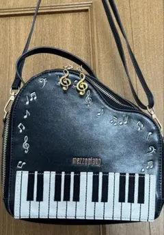 メゾピアノ ピアノ型　ショルダーバッグ