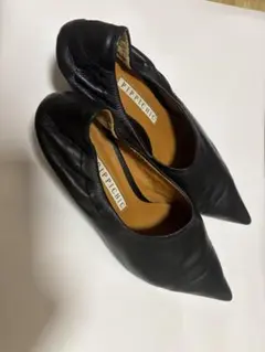PIPPICHIC ブラック レザー パンプスのサムネイル